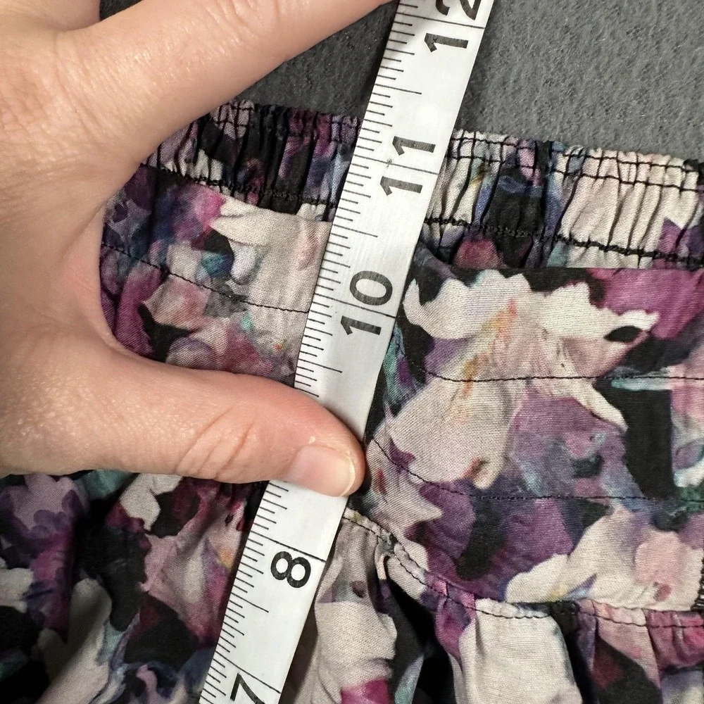 Lululemon Shorts Womens 4 Purple Black Floral Hotty‎ Hot Short 2.5 Lined Mesh